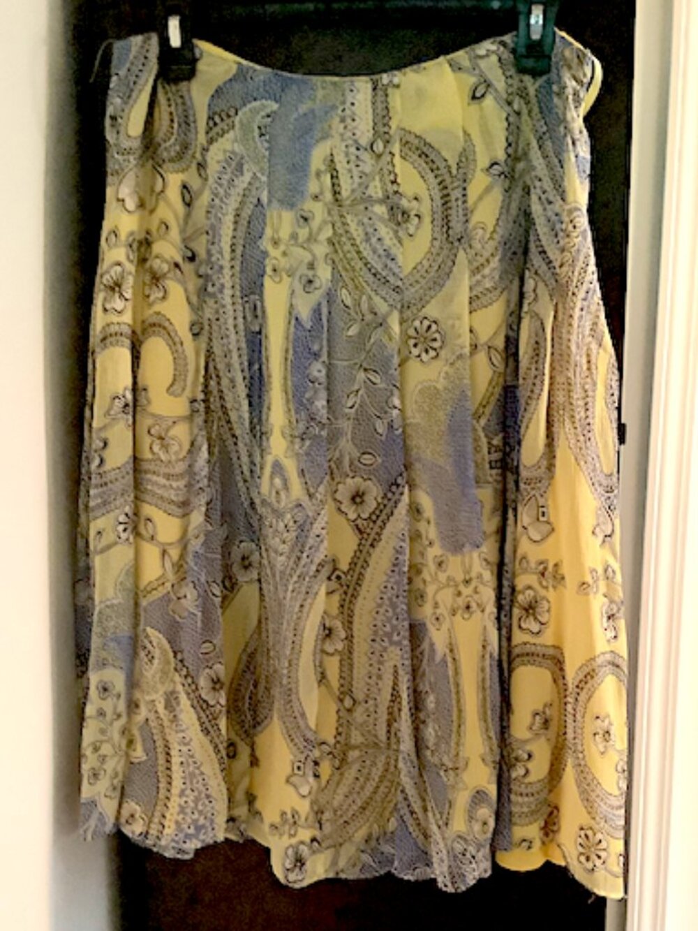 Anne Klein box-pleat flared skirt, Size 12, side zipper, lined, paisley pattern